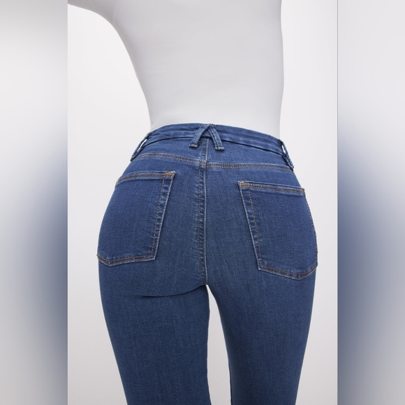 GOOD AMERICAN GOOD LEGS STRAIGHT JEANS - Picture 15 of 15